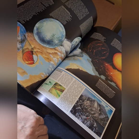 World Atlas Book - Picture 2 of 13